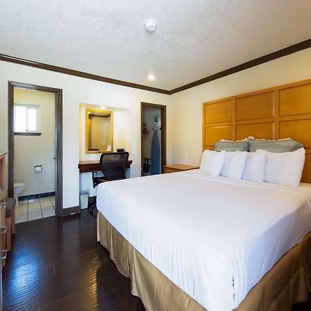 Yosemite Parkway Hotel Мърсед Екстериор снимка