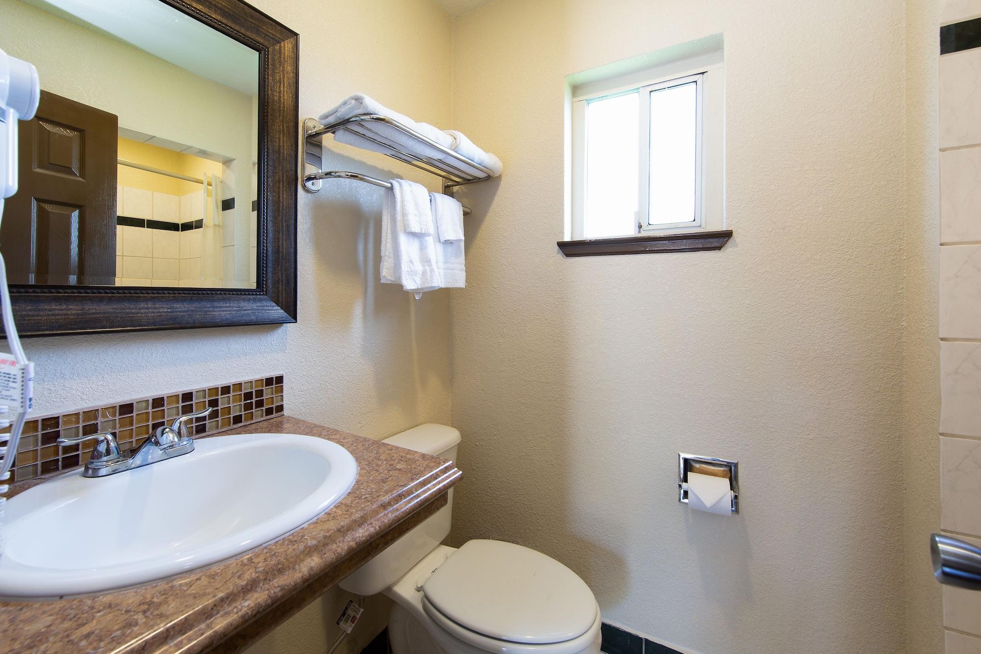 Yosemite Parkway Hotel Мърсед Екстериор снимка