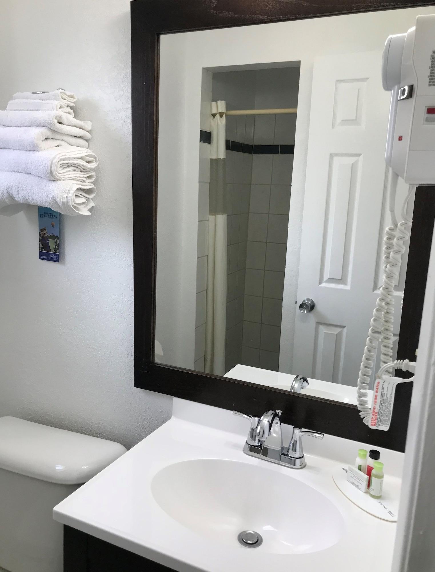 Yosemite Parkway Hotel Мърсед Екстериор снимка