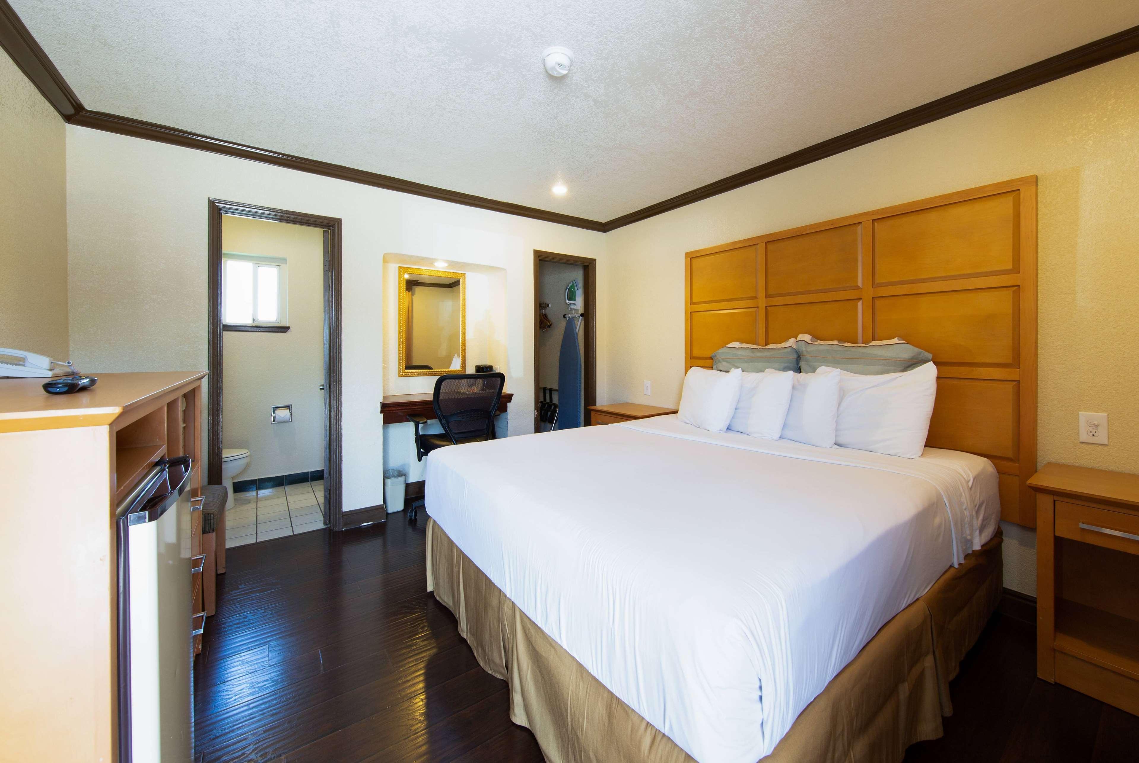 Yosemite Parkway Hotel Мърсед Екстериор снимка