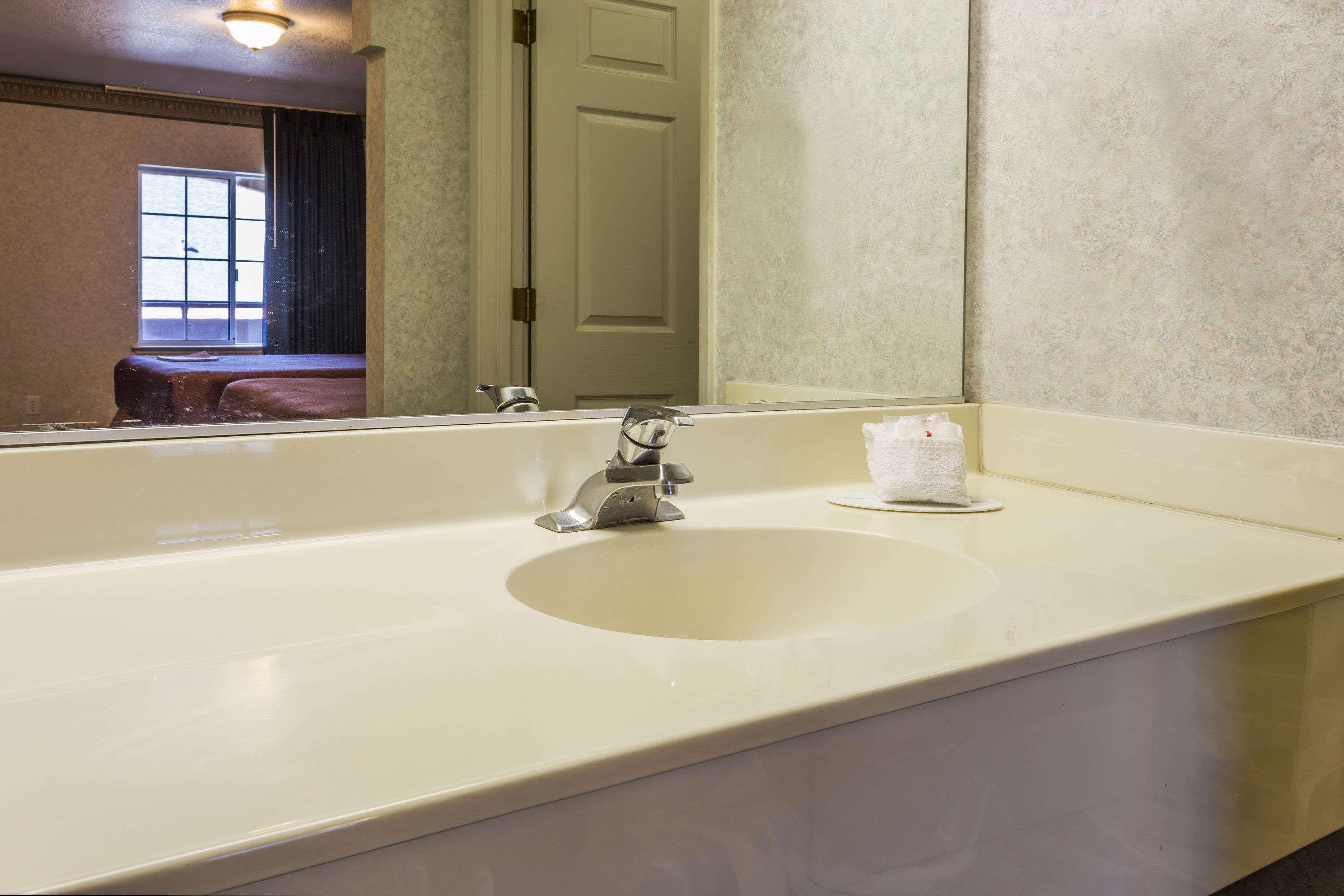 Yosemite Parkway Hotel Мърсед Екстериор снимка
