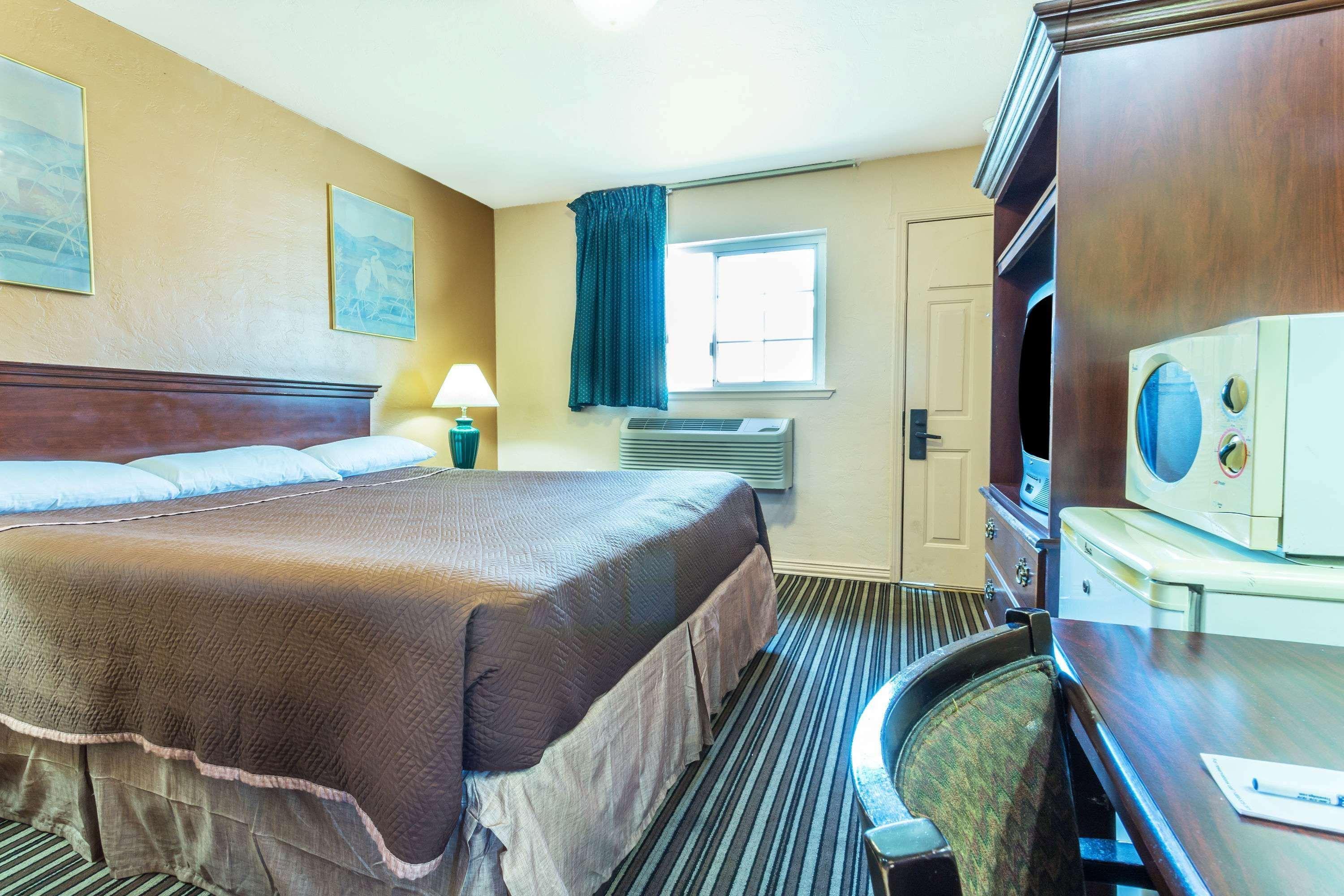 Yosemite Parkway Hotel Мърсед Екстериор снимка
