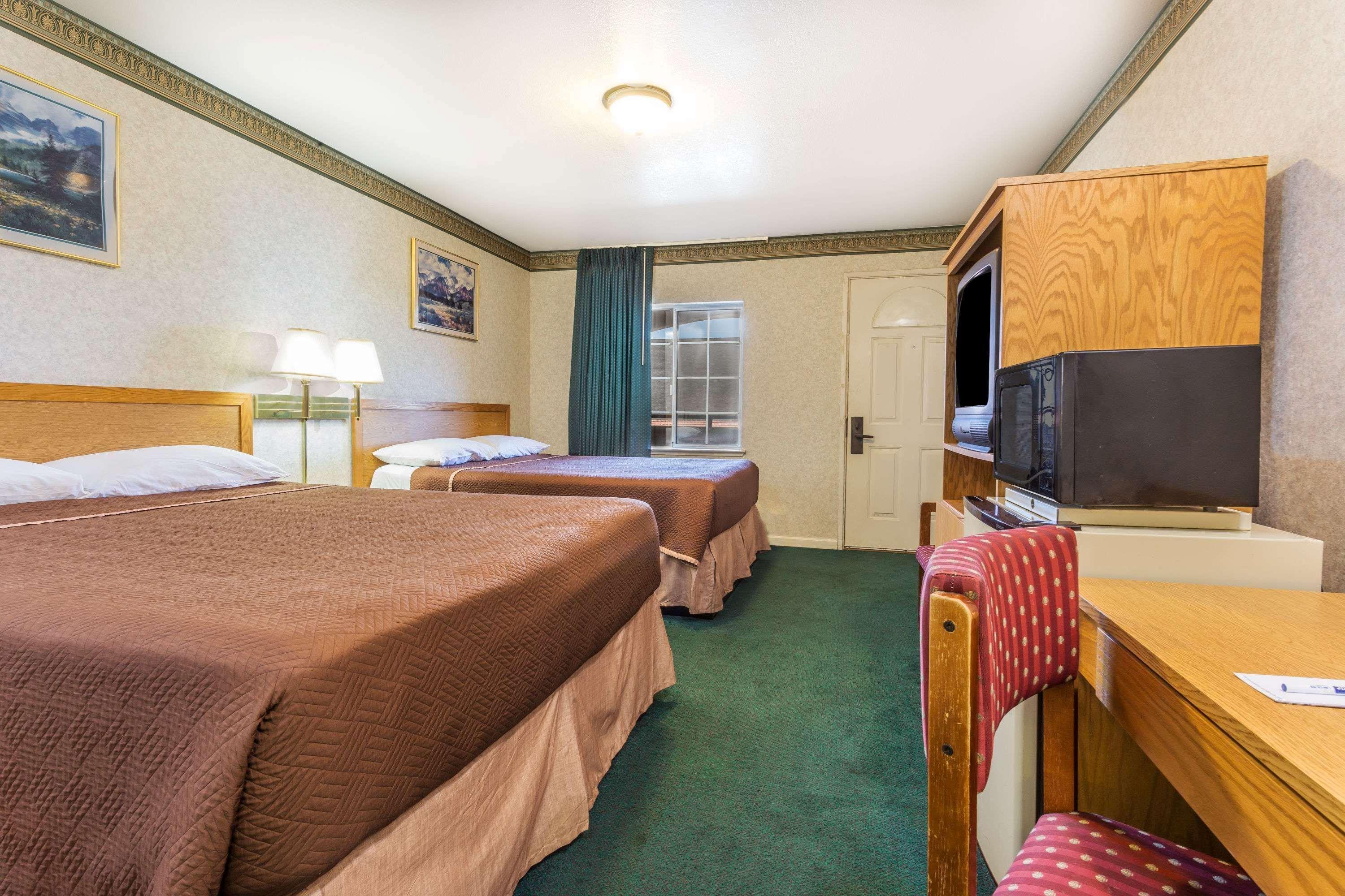 Yosemite Parkway Hotel Мърсед Екстериор снимка
