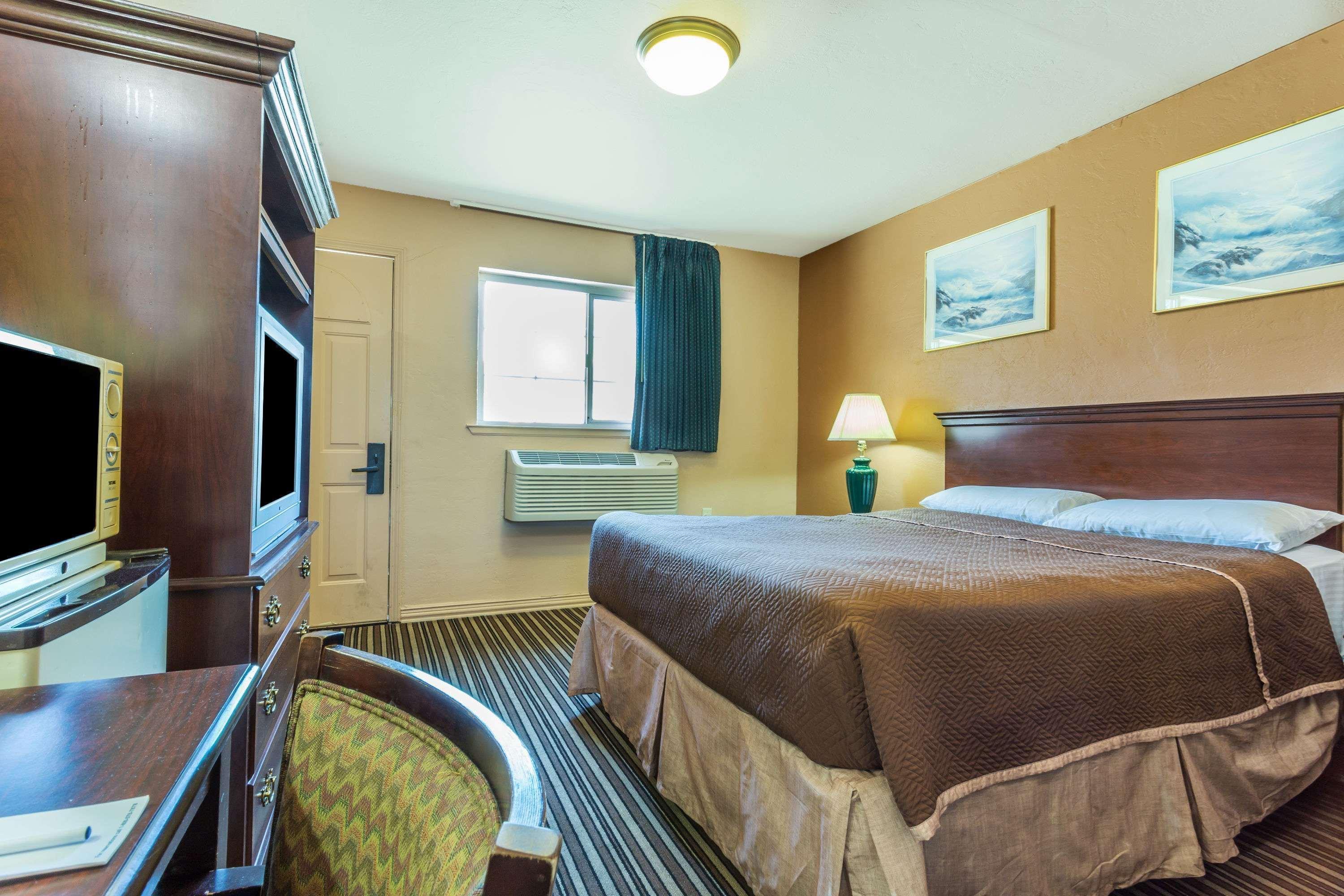 Yosemite Parkway Hotel Мърсед Екстериор снимка