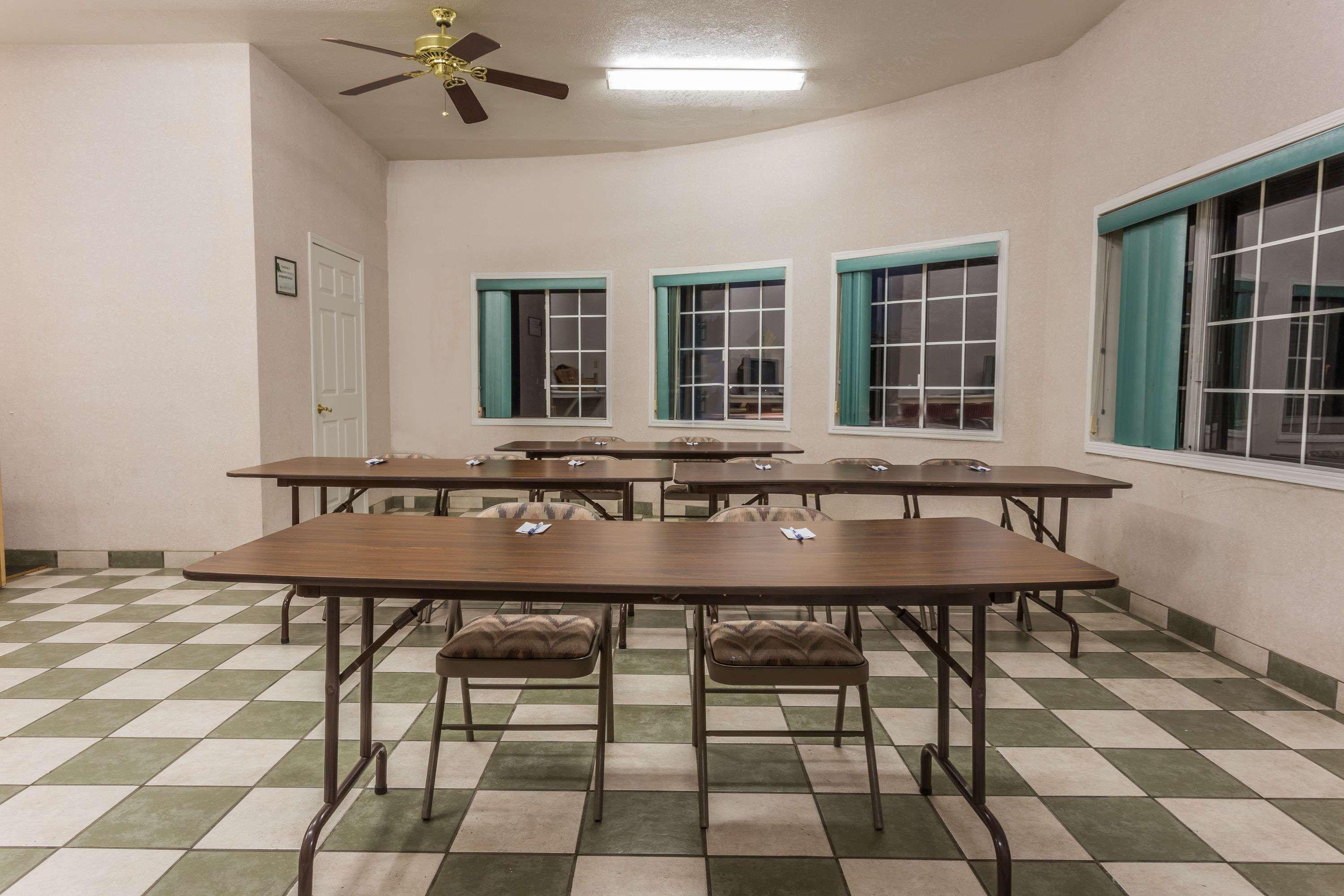 Yosemite Parkway Hotel Мърсед Екстериор снимка
