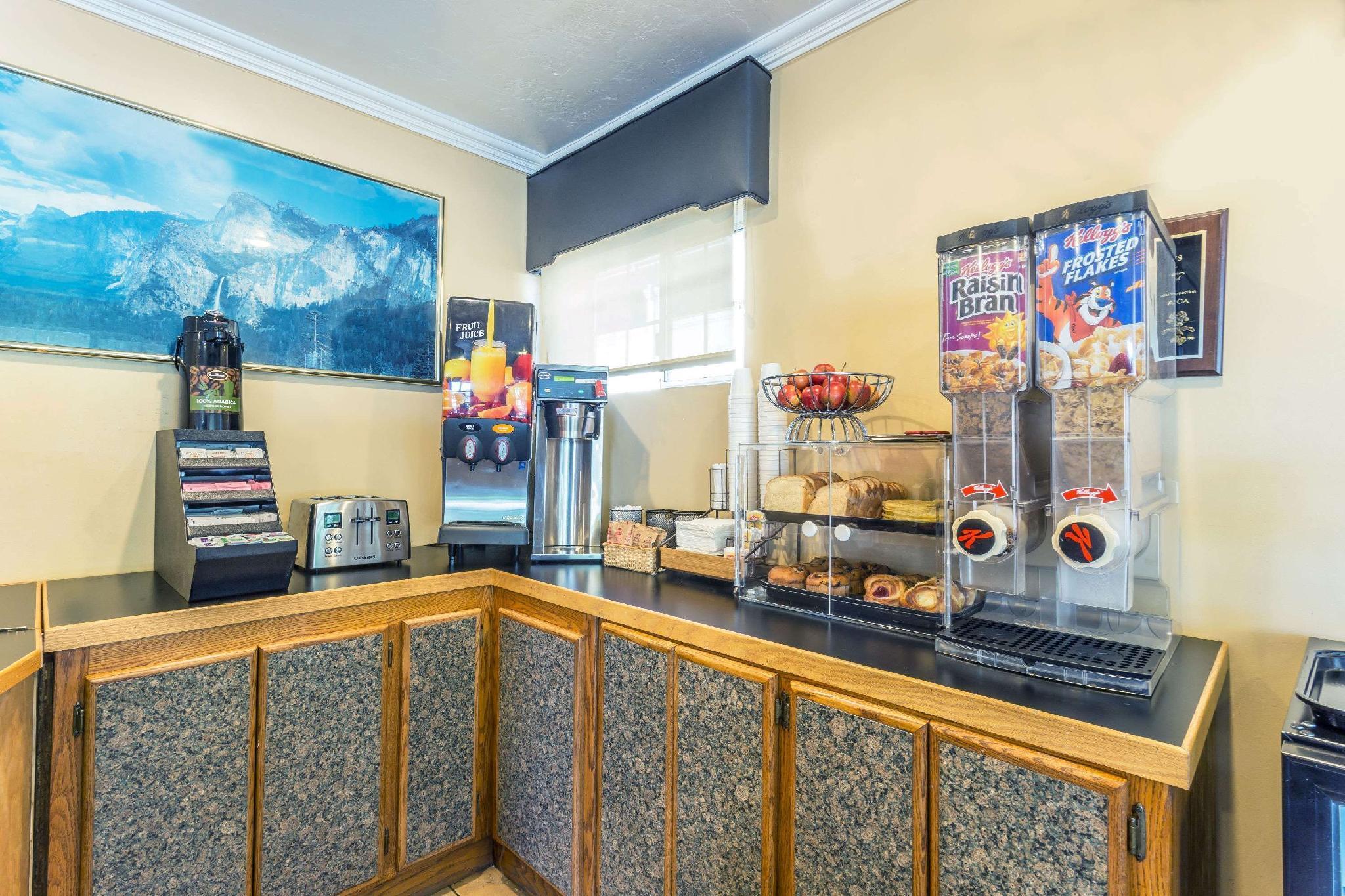 Yosemite Parkway Hotel Мърсед Екстериор снимка