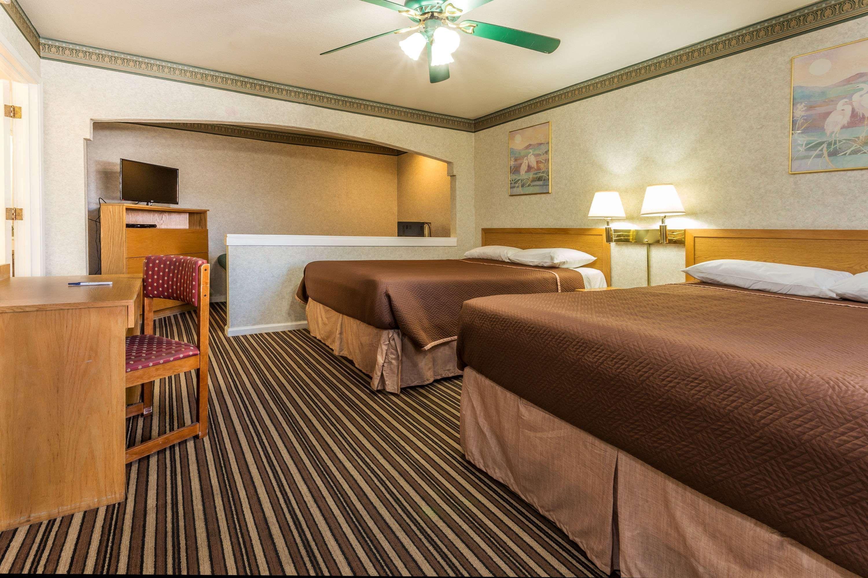 Yosemite Parkway Hotel Мърсед Екстериор снимка