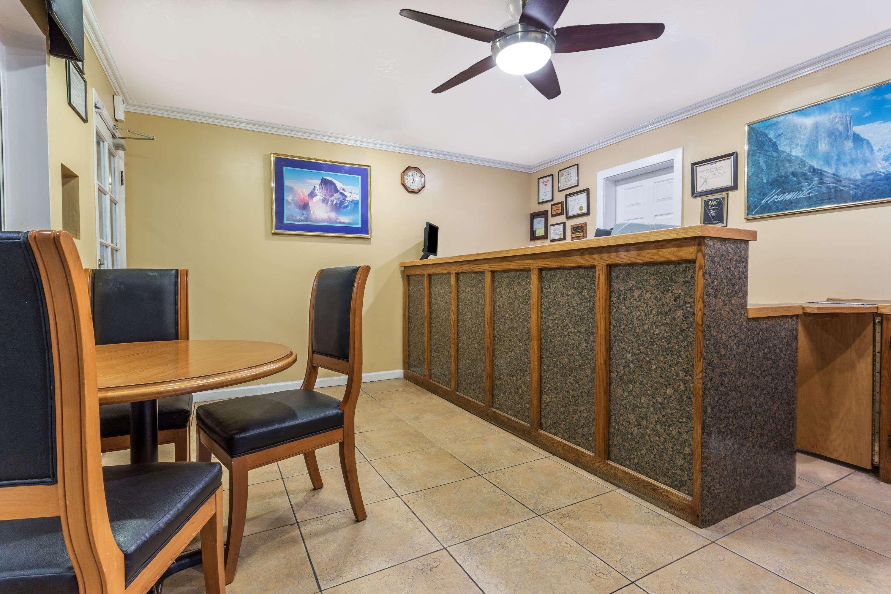 Yosemite Parkway Hotel Мърсед Екстериор снимка