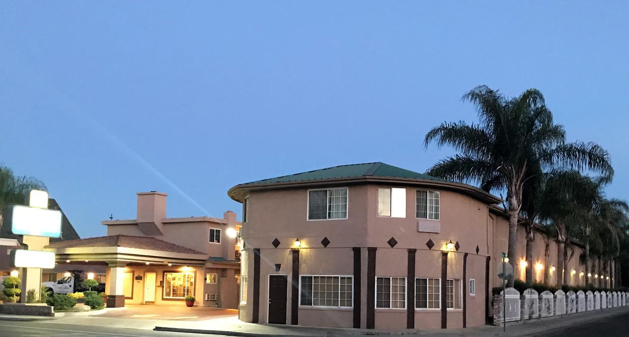Yosemite Parkway Hotel Мърсед Екстериор снимка