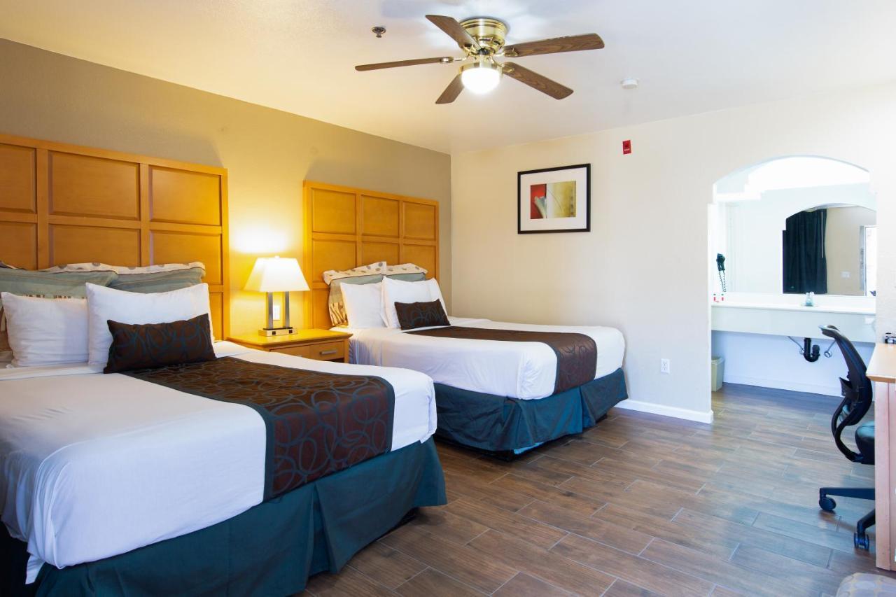 Yosemite Parkway Hotel Мърсед Екстериор снимка